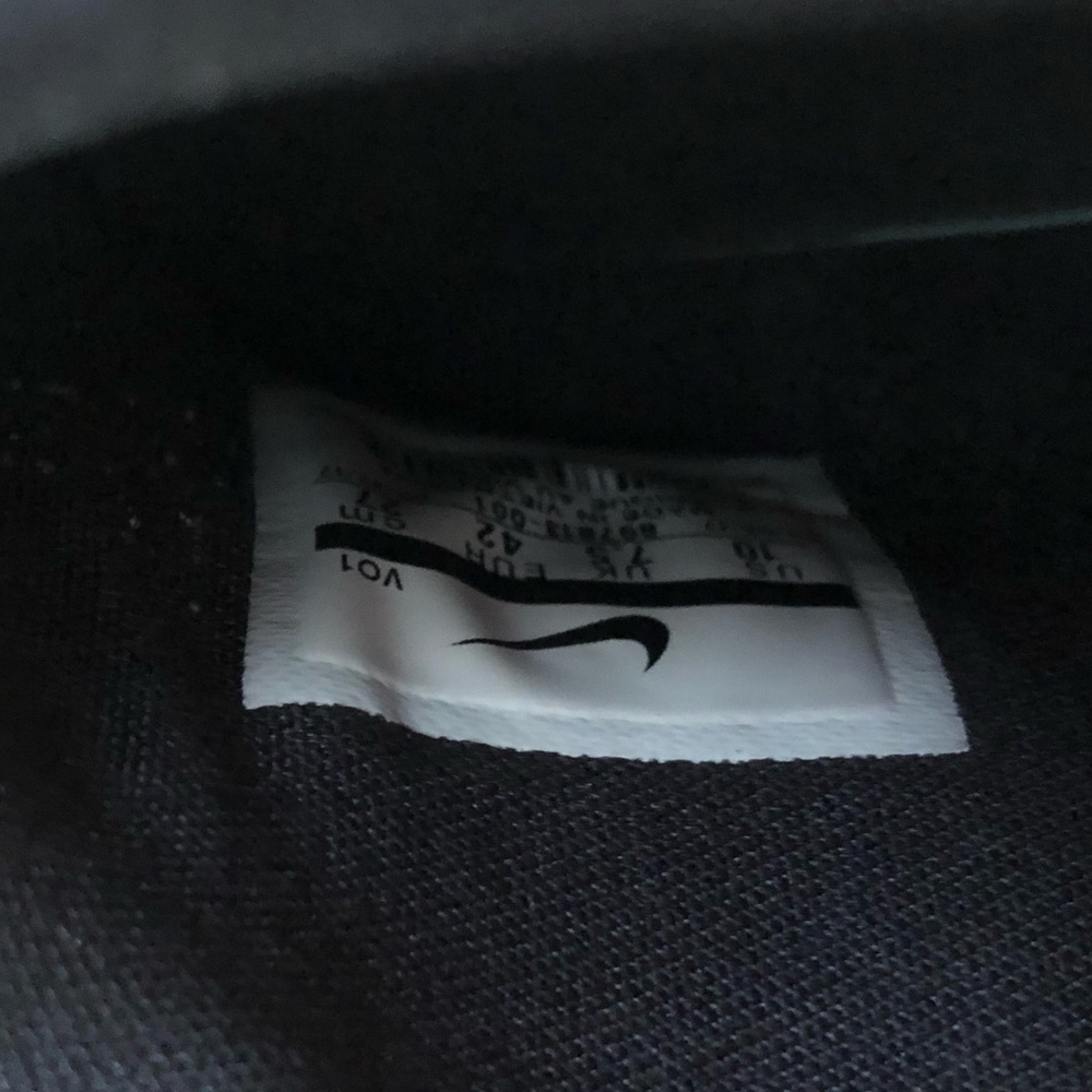 Nike shoes - Picture 4 of 5